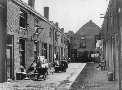 60367 Gezicht in de De Kockstraat (Zeven Steegjes) te Utrecht.